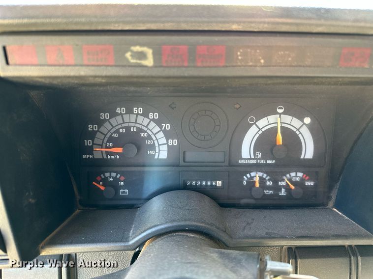 image for item NQ9328 1990 Chevrolet Kodiak C6500  tow truck