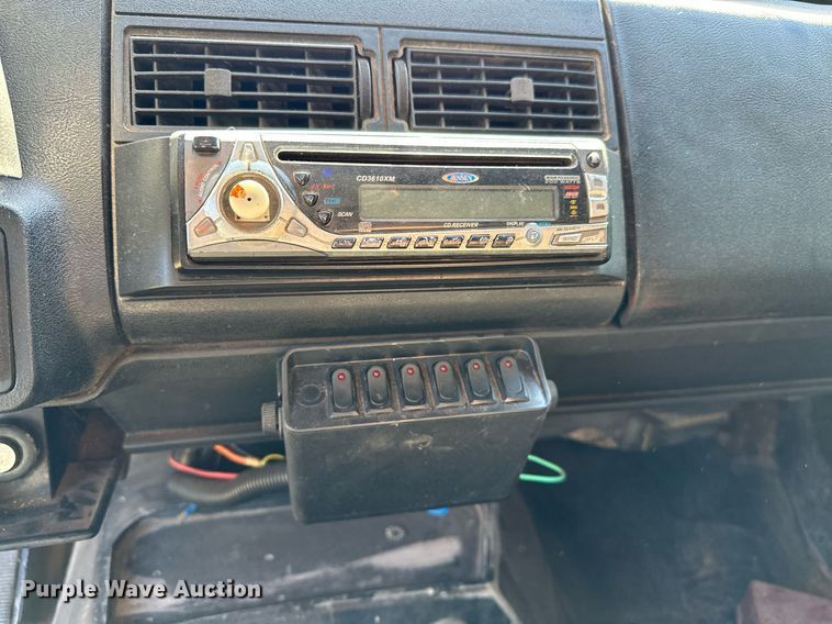 image for item NQ9328 1990 Chevrolet Kodiak C6500  tow truck