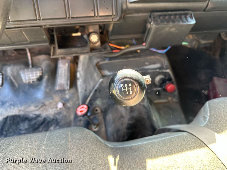 image for item NQ9328 1990 Chevrolet Kodiak C6500  tow truck