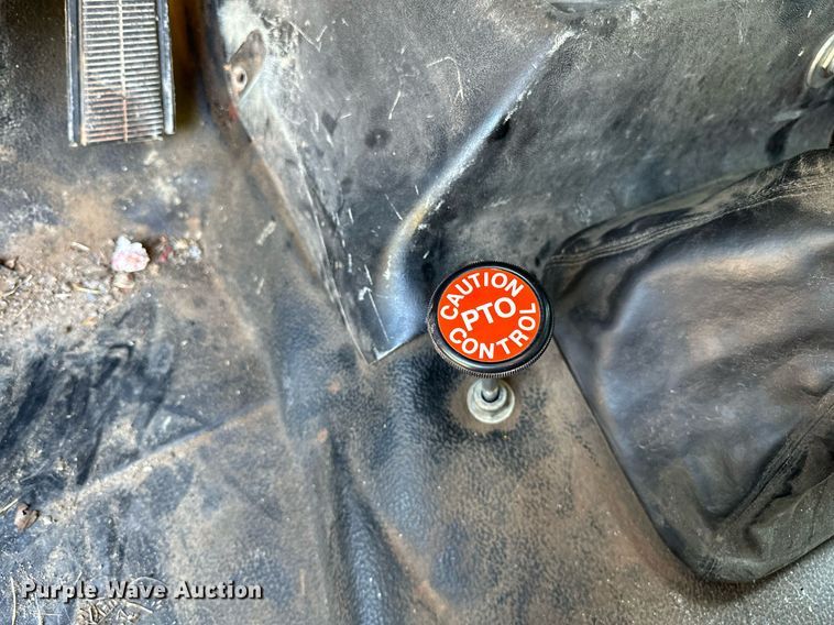 image for item NQ9328 1990 Chevrolet Kodiak C6500  tow truck