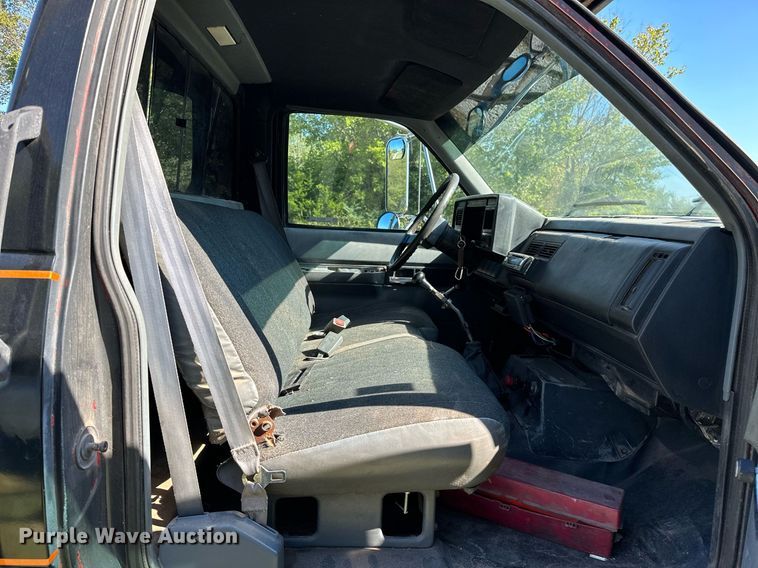 image for item NQ9328 1990 Chevrolet Kodiak C6500  tow truck