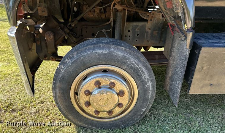 image for item NQ9328 1990 Chevrolet Kodiak C6500  tow truck