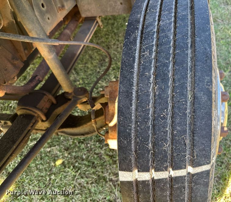 image for item NQ9328 1990 Chevrolet Kodiak C6500  tow truck