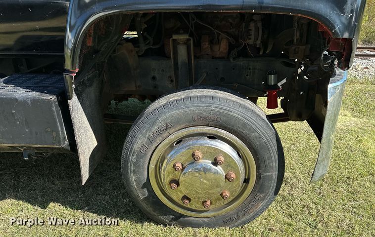 image for item NQ9328 1990 Chevrolet Kodiak C6500  tow truck