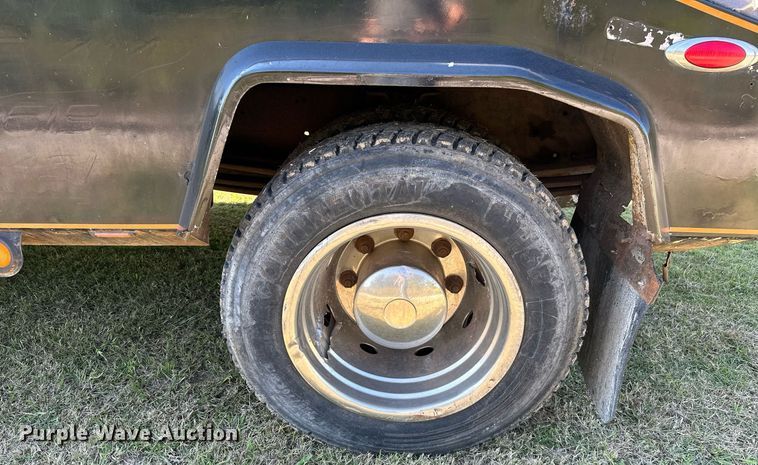 image for item NQ9328 1990 Chevrolet Kodiak C6500  tow truck