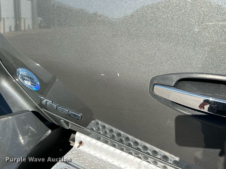 image for item NQ9943 2015 Kenworth T880  semi truck