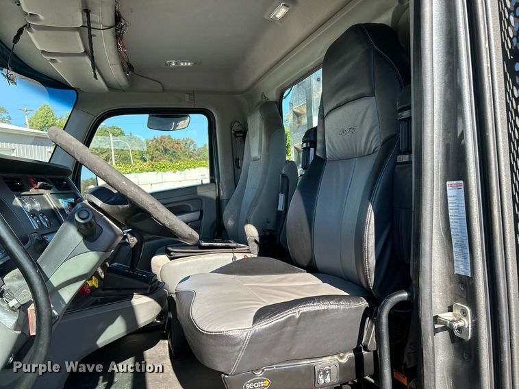 image for item NQ9943 2015 Kenworth T880  semi truck