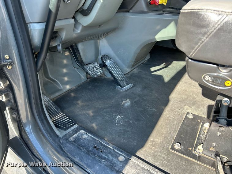 image for item NQ9943 2015 Kenworth T880  semi truck