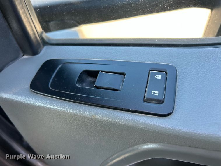 image for item NQ9943 2015 Kenworth T880  semi truck