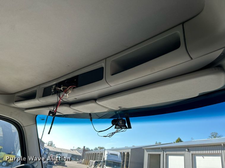 image for item NQ9943 2015 Kenworth T880  semi truck