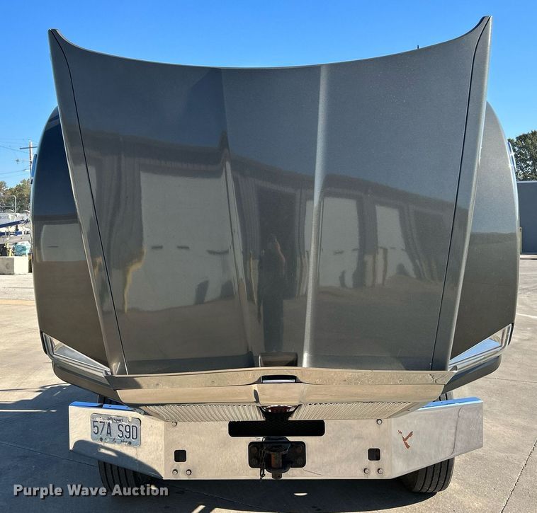 image for item NQ9943 2015 Kenworth T880  semi truck