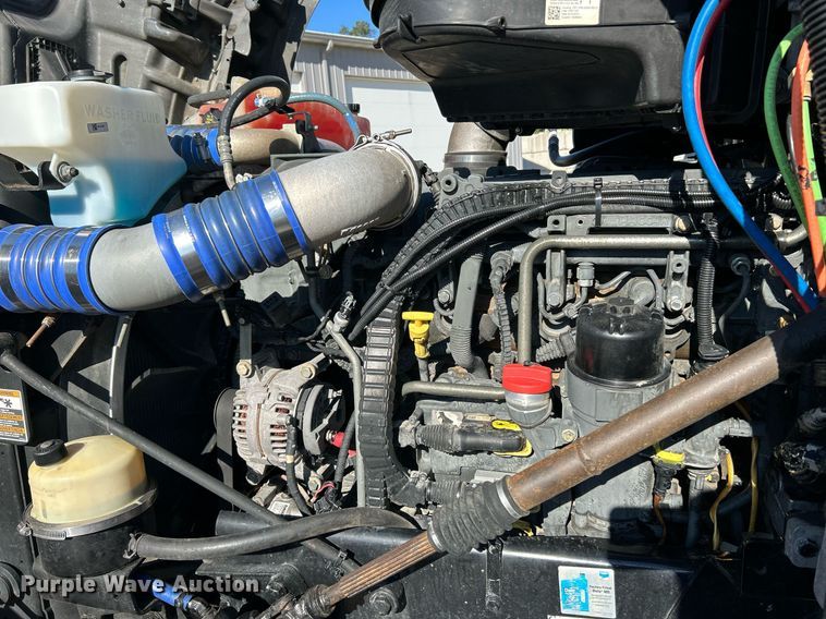 image for item NQ9943 2015 Kenworth T880  semi truck