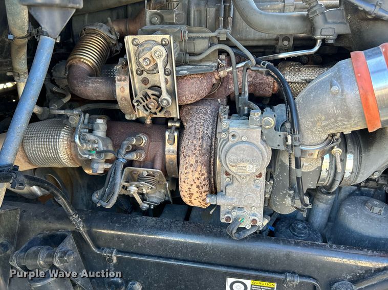 image for item NQ9943 2015 Kenworth T880  semi truck