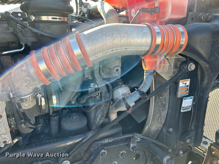 image for item NQ9943 2015 Kenworth T880  semi truck