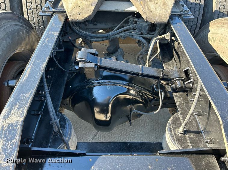 image for item NQ9943 2015 Kenworth T880  semi truck