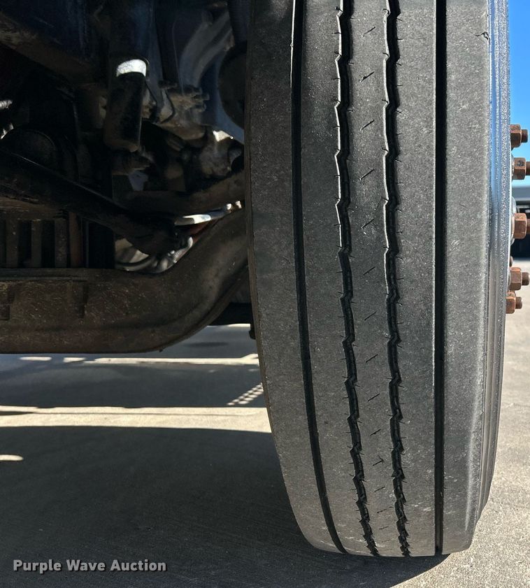 image for item NQ9943 2015 Kenworth T880  semi truck