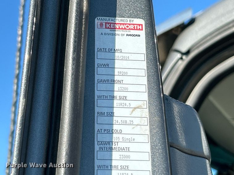 image for item NQ9943 2015 Kenworth T880  semi truck