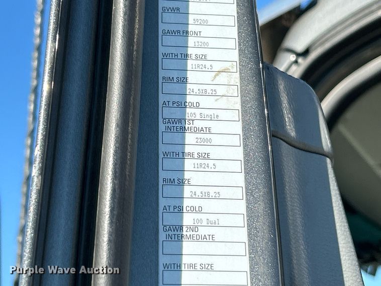 image for item NQ9943 2015 Kenworth T880  semi truck