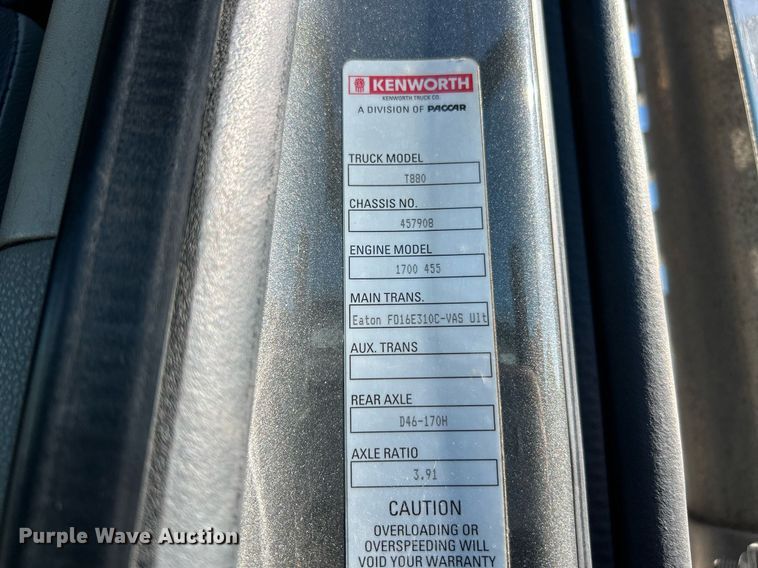 image for item NQ9943 2015 Kenworth T880  semi truck