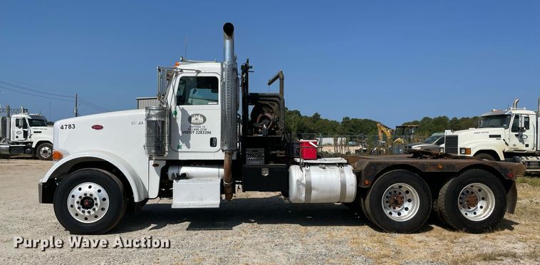 image for item NT9511 2010 Peterbilt 367  winch truck