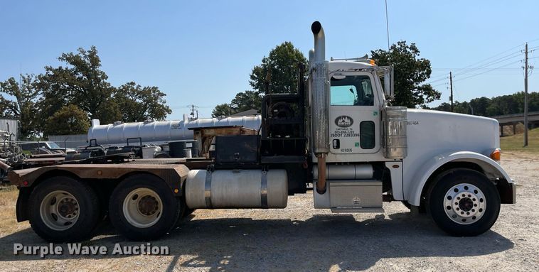 image for item NT9511 2010 Peterbilt 367  winch truck