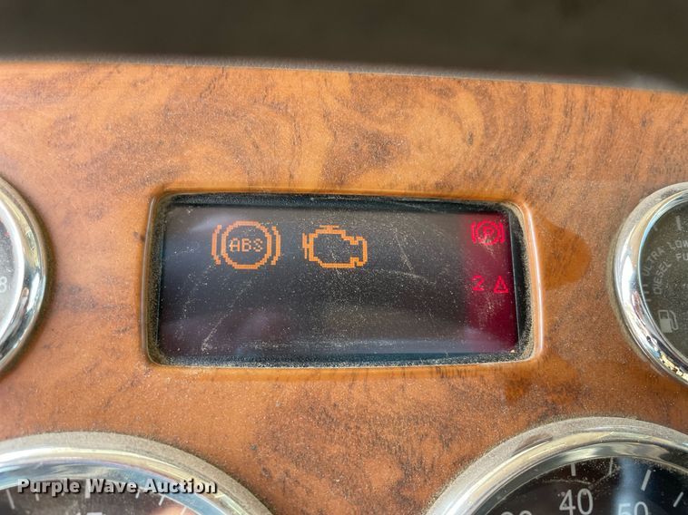 image for item NT9511 2010 Peterbilt 367  winch truck