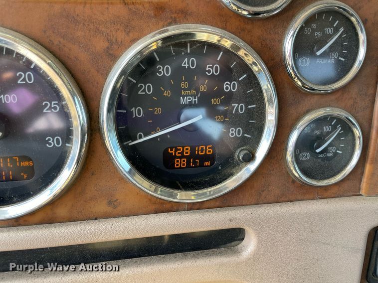 image for item NT9511 2010 Peterbilt 367  winch truck