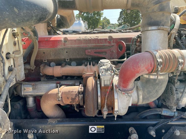 image for item NT9511 2010 Peterbilt 367  winch truck