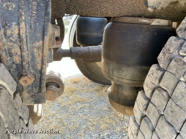 image for item NT9511 2010 Peterbilt 367  winch truck