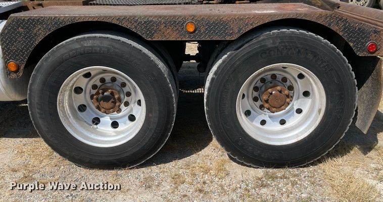 image for item NT9511 2010 Peterbilt 367  winch truck