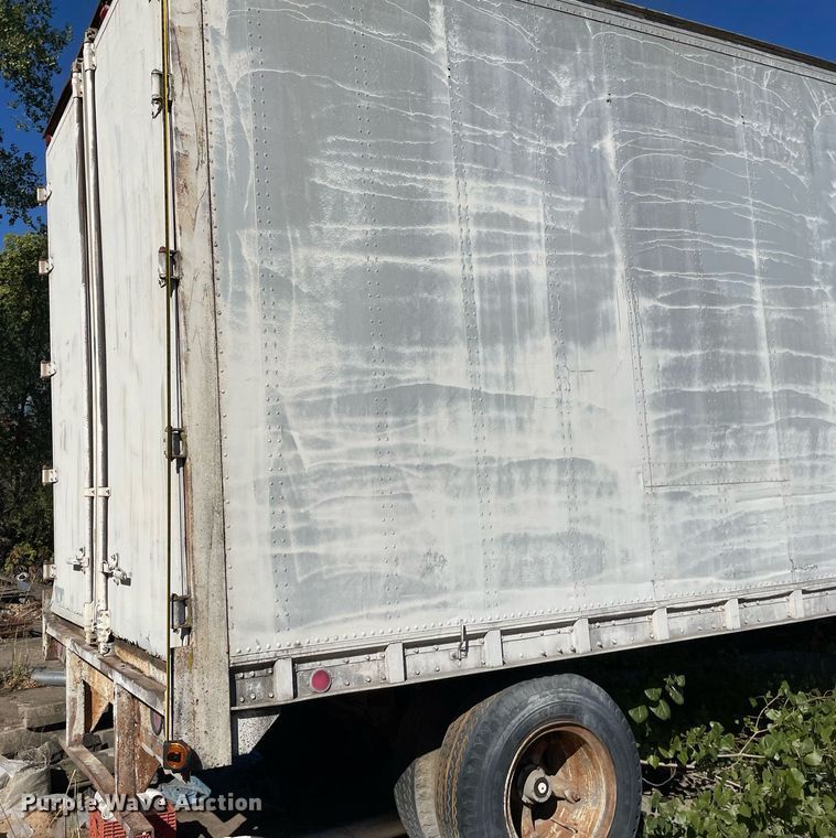 image for item NX9916 1969 Gindy  dry van trailer