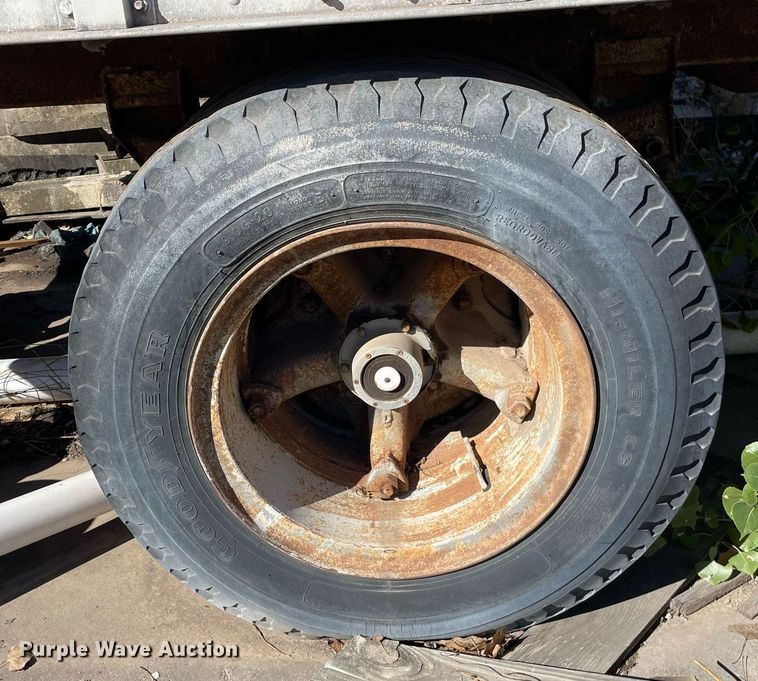 image for item NX9916 1969 Gindy  dry van trailer