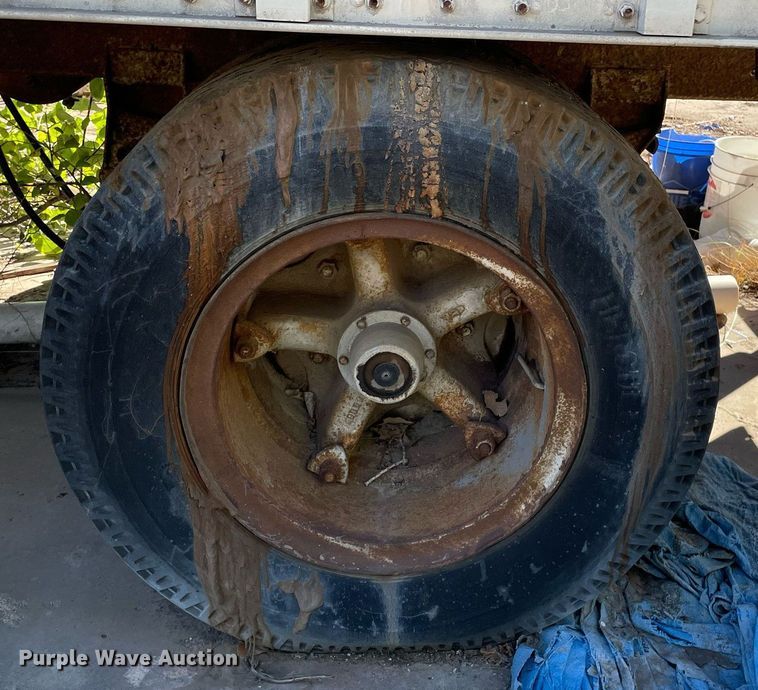 image for item NX9916 1969 Gindy  dry van trailer