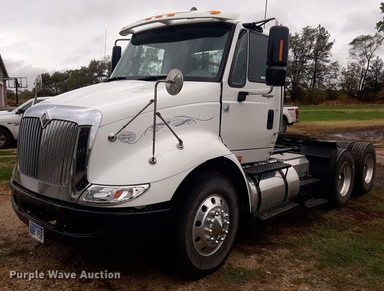 image for item OF9574 2009 International 8600  semi truck