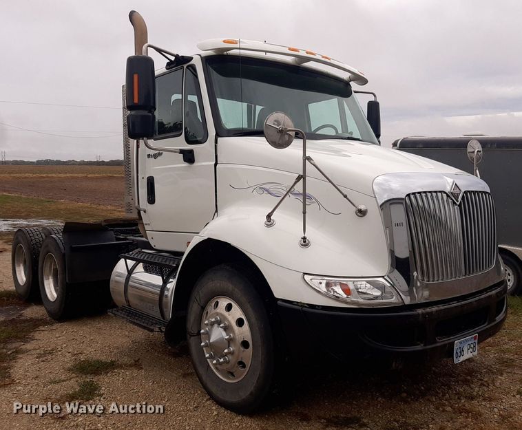 image for item OF9574 2009 International 8600  semi truck