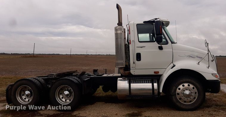 image for item OF9574 2009 International 8600  semi truck