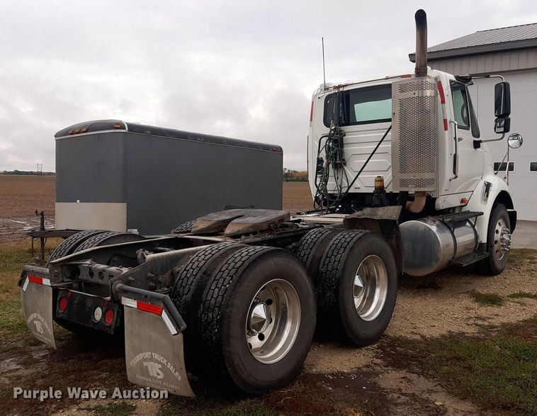 image for item OF9574 2009 International 8600  semi truck