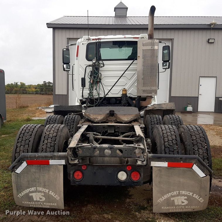 image for item OF9574 2009 International 8600  semi truck