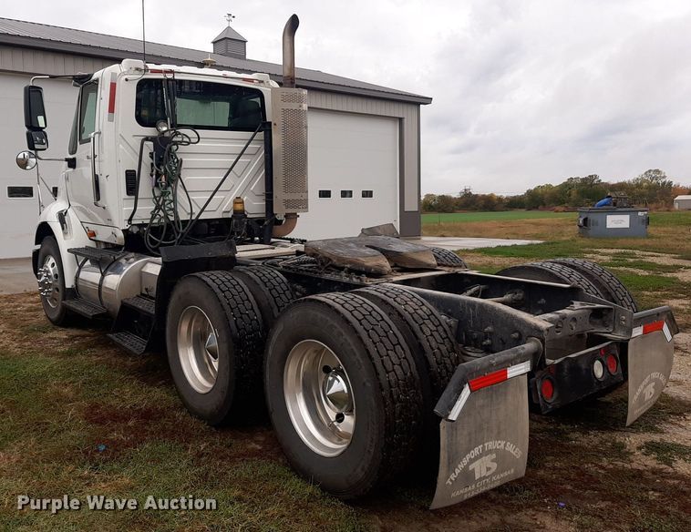 image for item OF9574 2009 International 8600  semi truck