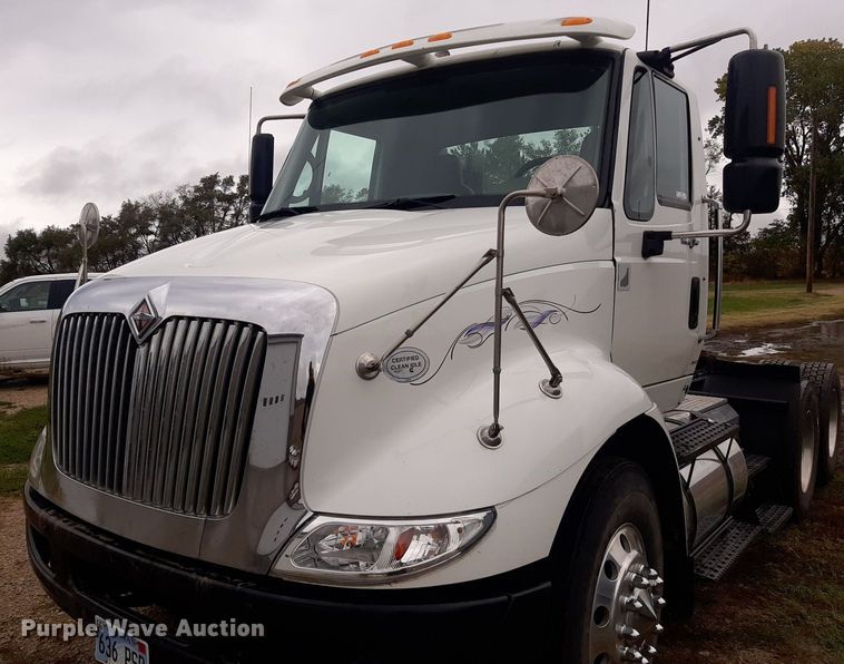 image for item OF9574 2009 International 8600  semi truck