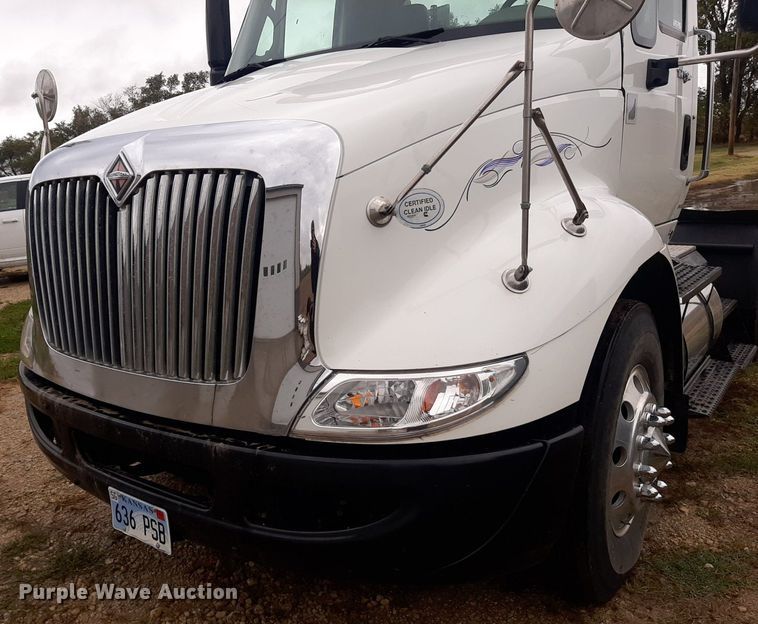 image for item OF9574 2009 International 8600  semi truck