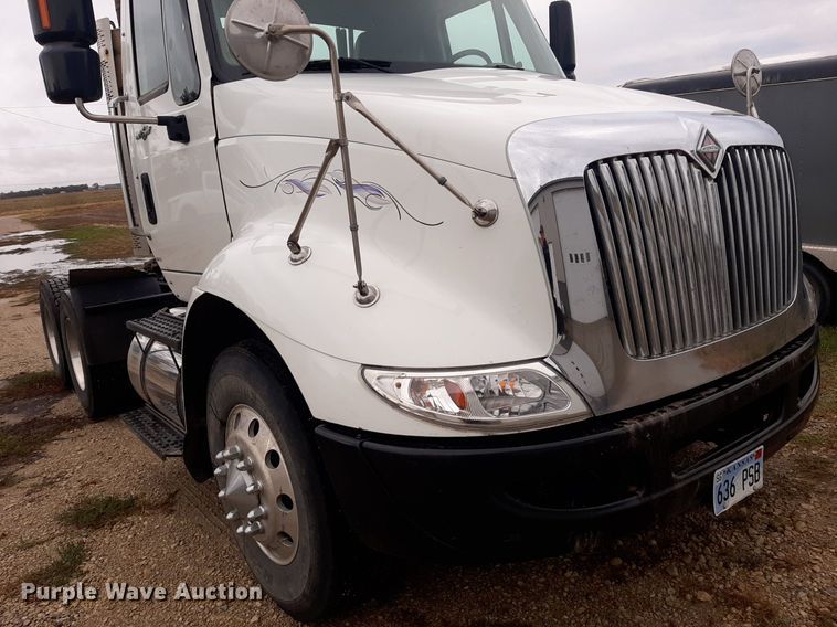 image for item OF9574 2009 International 8600  semi truck