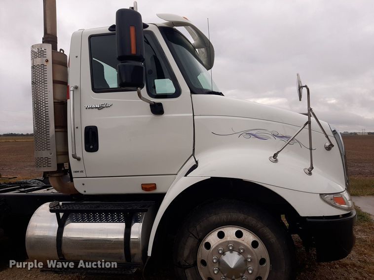 image for item OF9574 2009 International 8600  semi truck