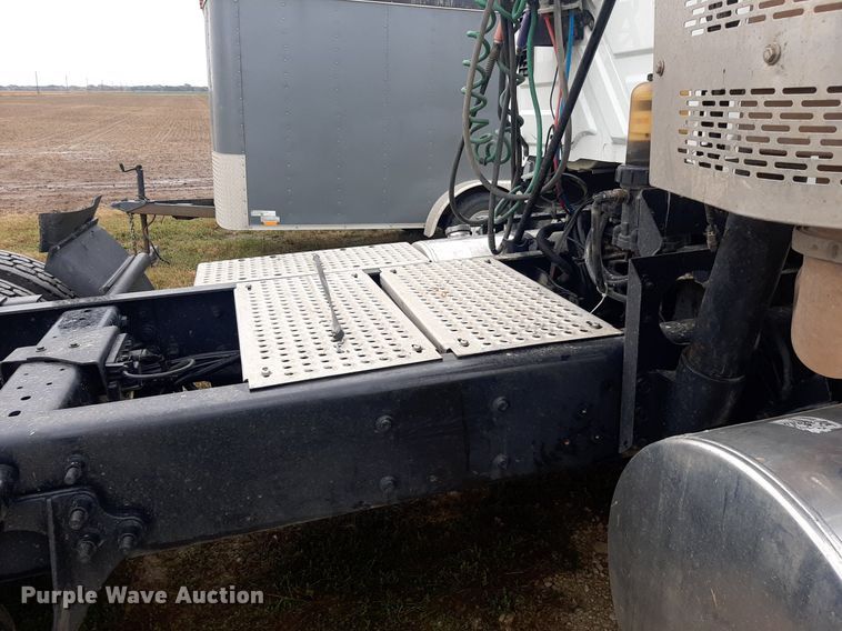 image for item OF9574 2009 International 8600  semi truck