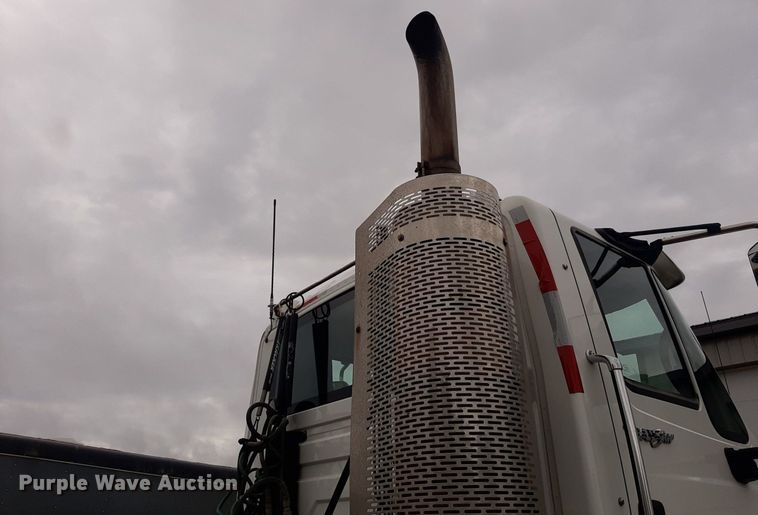 image for item OF9574 2009 International 8600  semi truck