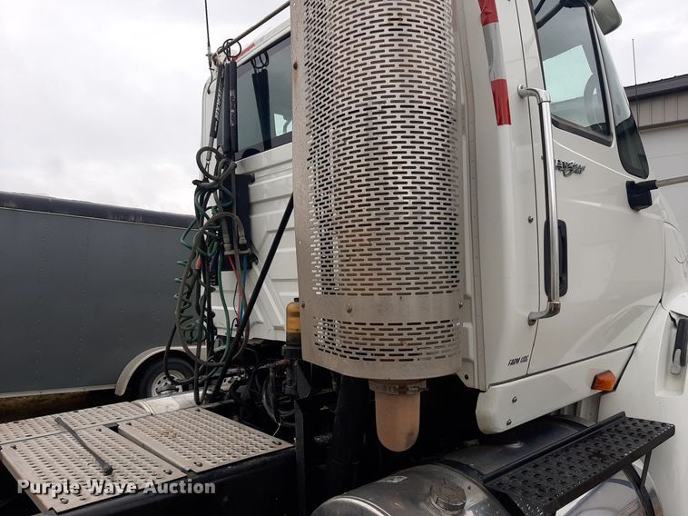 image for item OF9574 2009 International 8600  semi truck