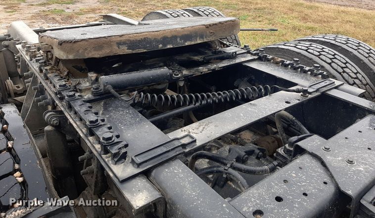 image for item OF9574 2009 International 8600  semi truck