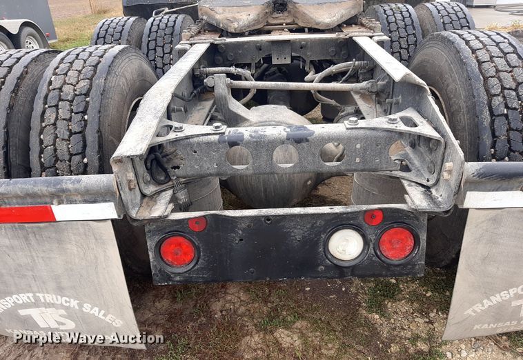 image for item OF9574 2009 International 8600  semi truck