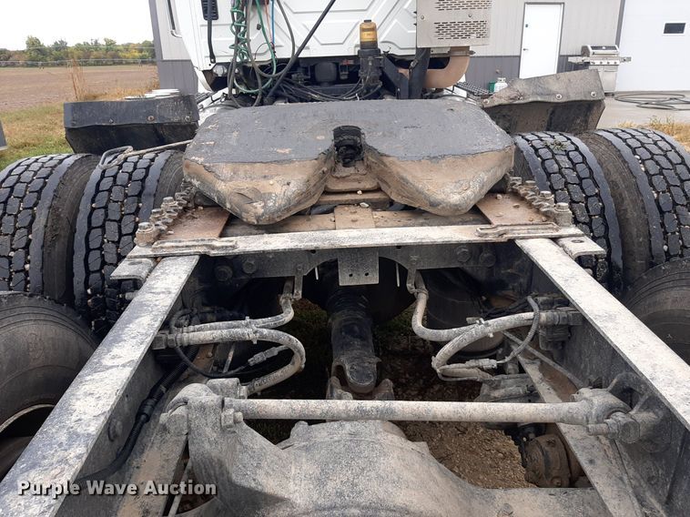 image for item OF9574 2009 International 8600  semi truck