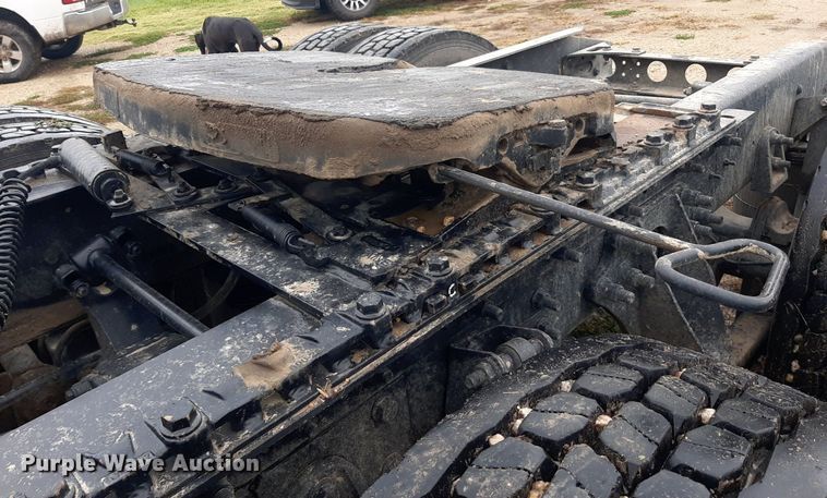 image for item OF9574 2009 International 8600  semi truck